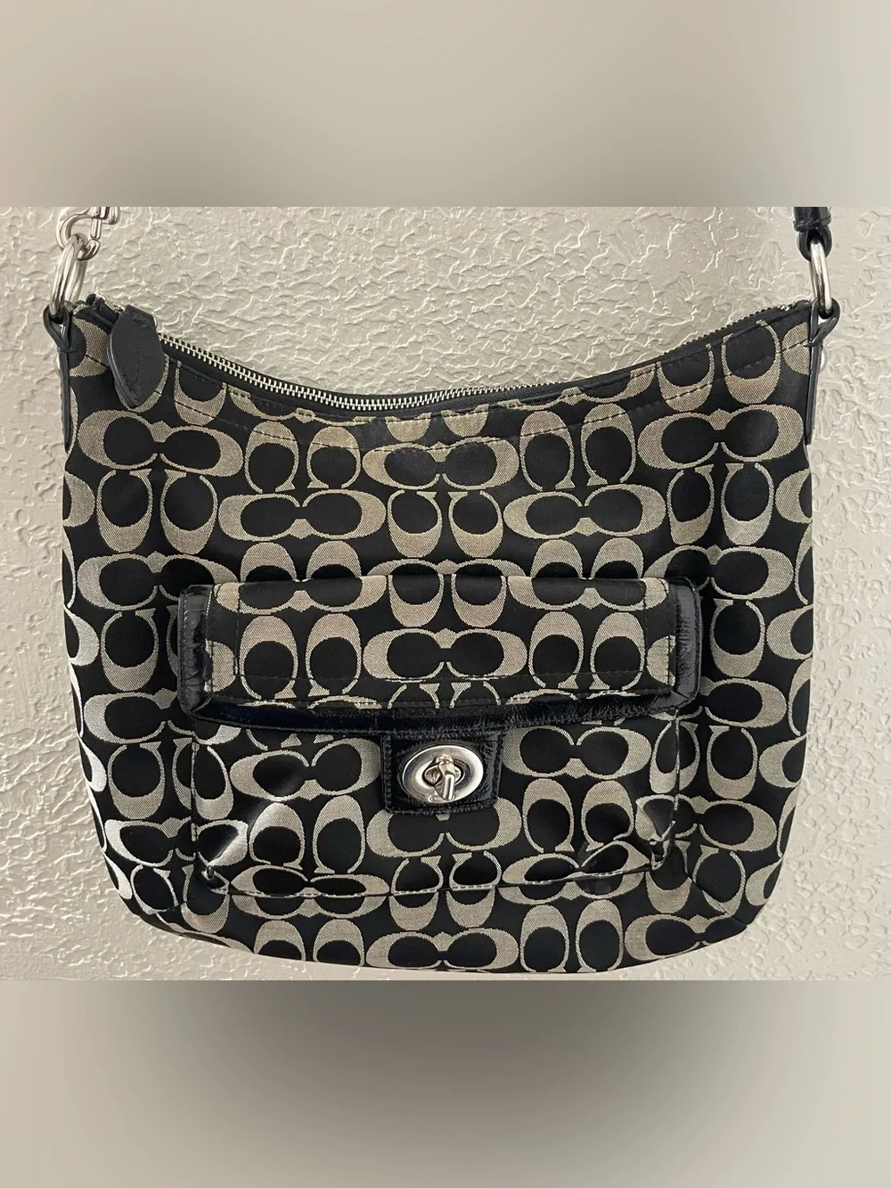 Vintage Y2K Coach Black and Cream Signature Shoulder Bag